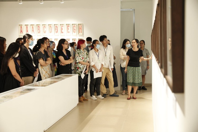 Fulbright Students Visit Emasi Nam Long Art Space 6