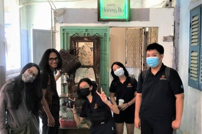 Students from Renaissance Visit Artist Hoang Nam Viet’s Studio