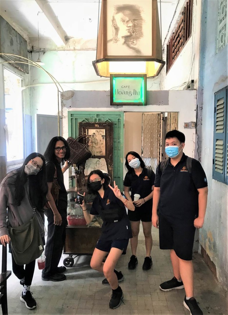 Renaissance students and Hoang Nam Viet